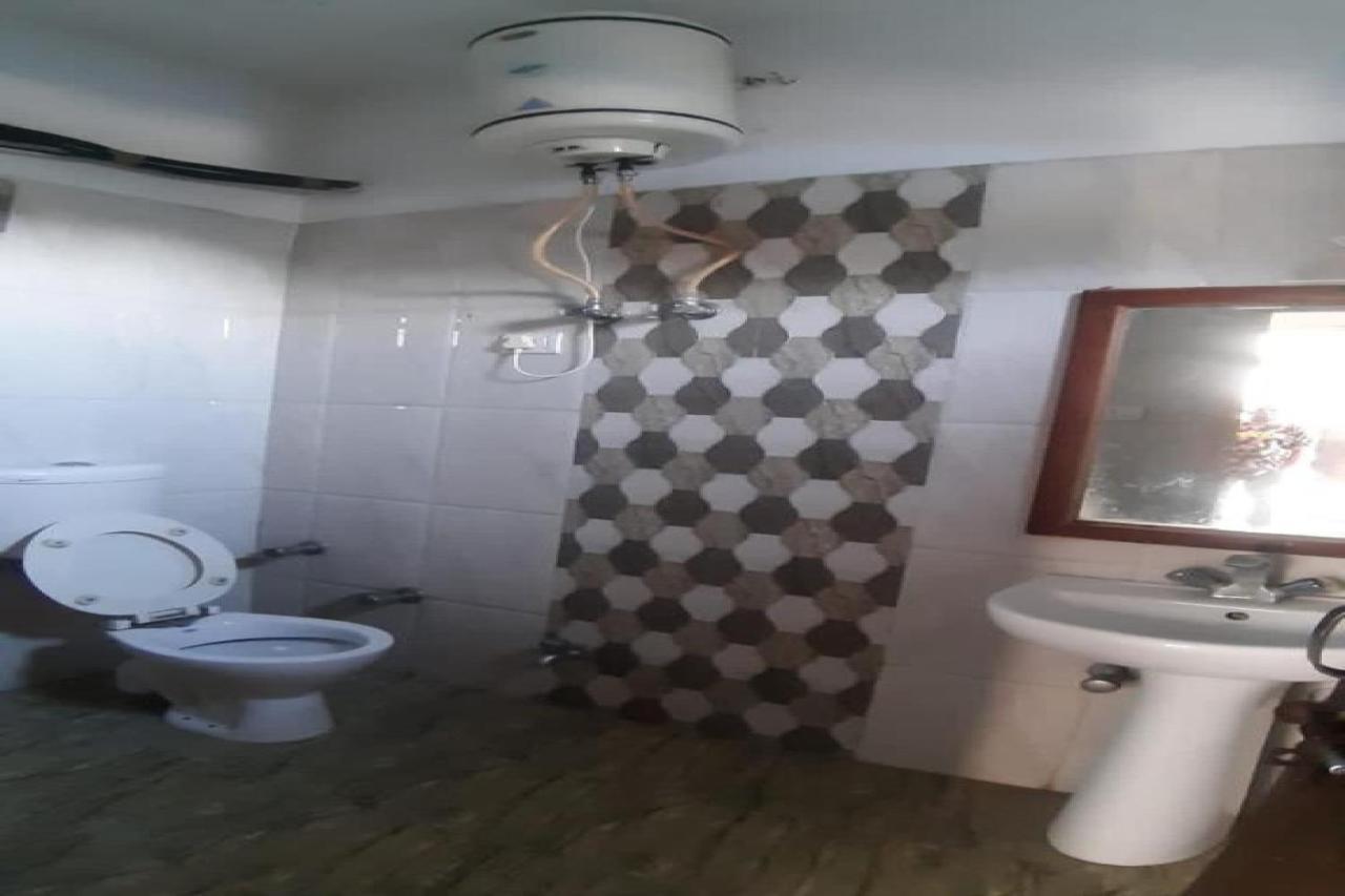 Oyo 81211 Hotel Janta カトラ エクステリア 写真