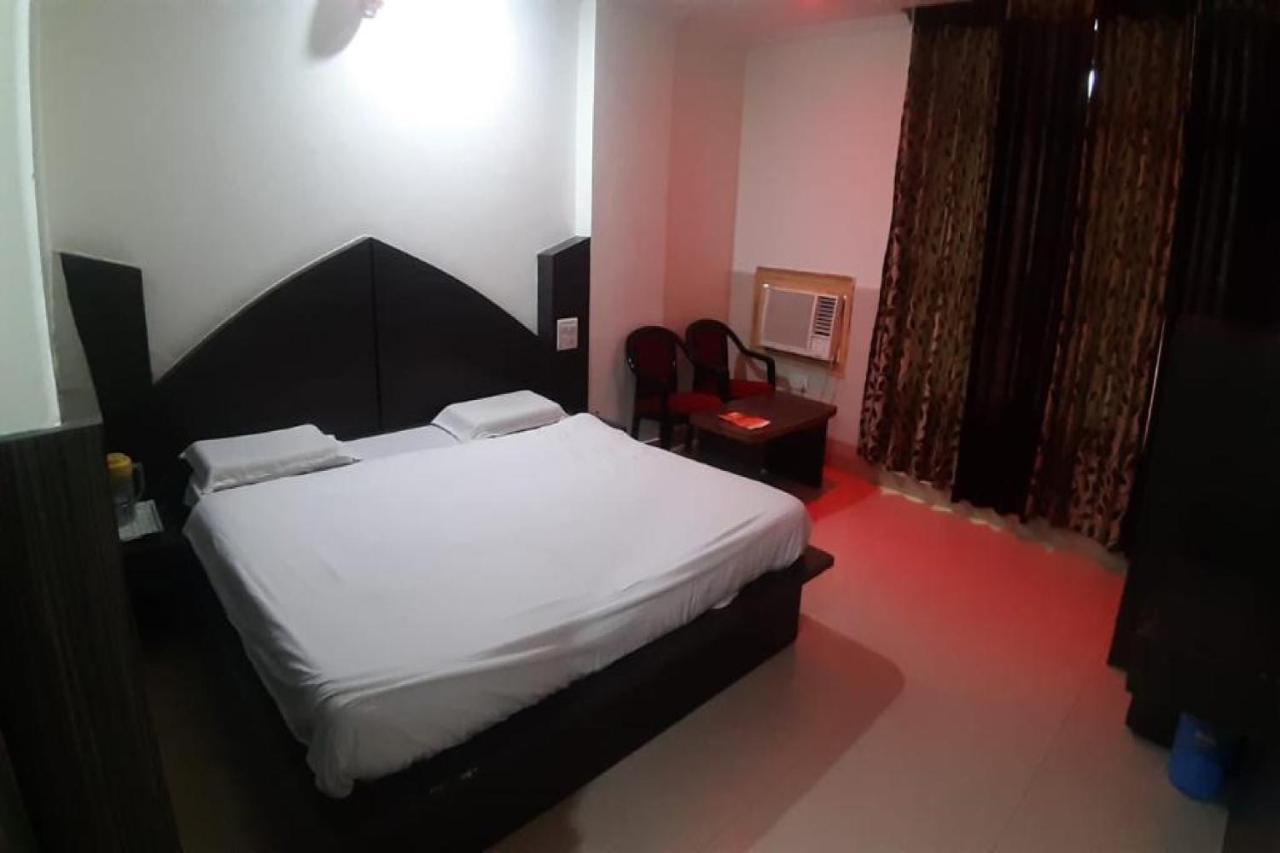 Oyo 81211 Hotel Janta カトラ エクステリア 写真