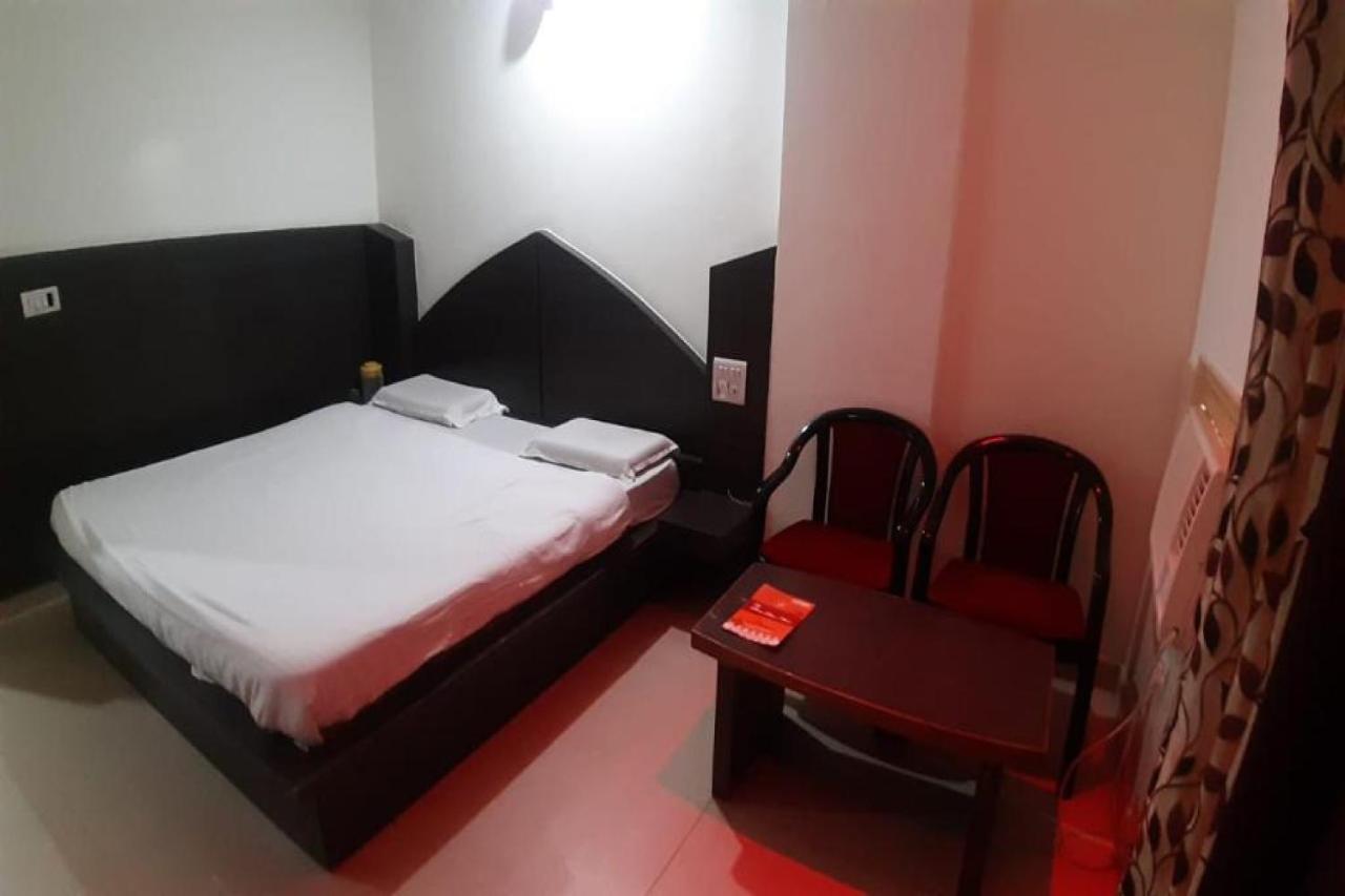 Oyo 81211 Hotel Janta カトラ エクステリア 写真