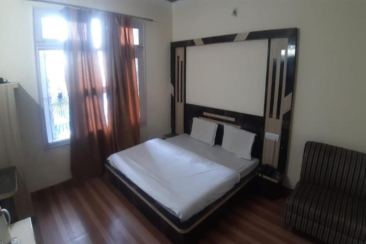 Oyo 81211 Hotel Janta カトラ エクステリア 写真