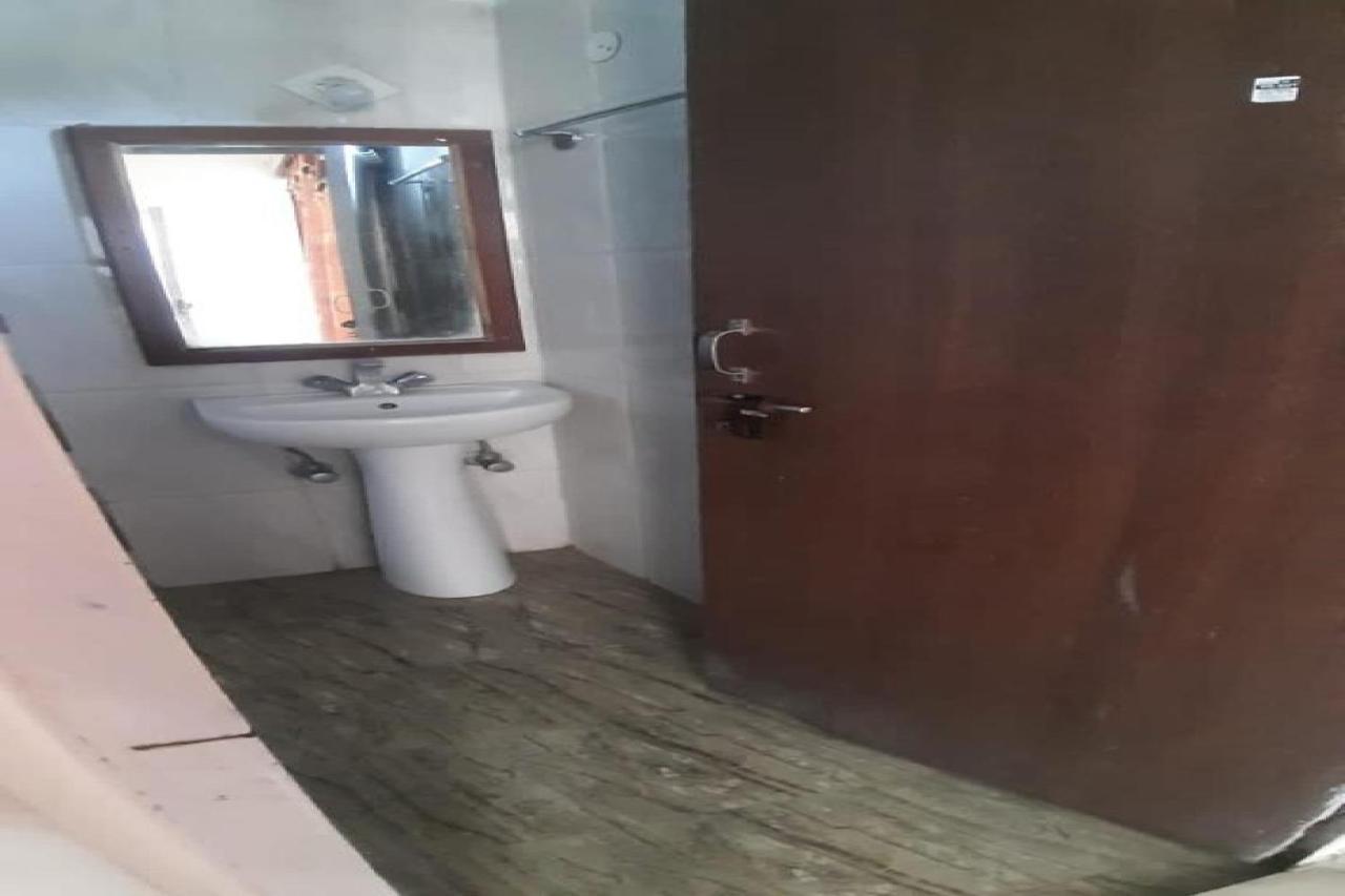 Oyo 81211 Hotel Janta カトラ エクステリア 写真