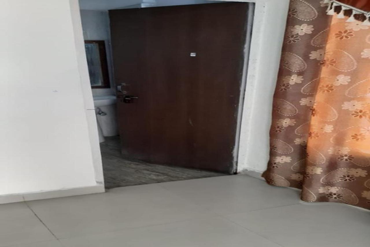 Oyo 81211 Hotel Janta カトラ エクステリア 写真