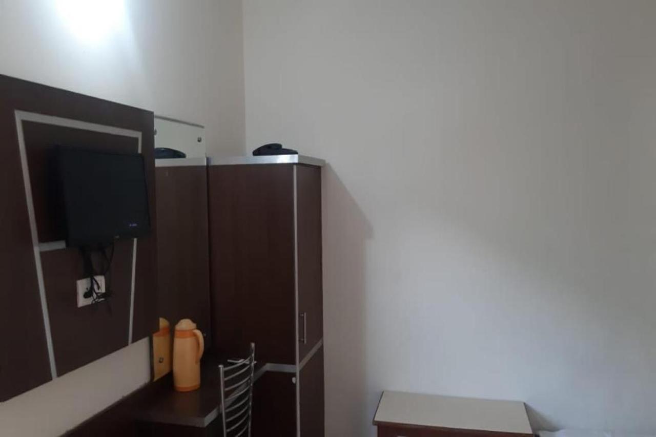 Oyo 81211 Hotel Janta カトラ エクステリア 写真