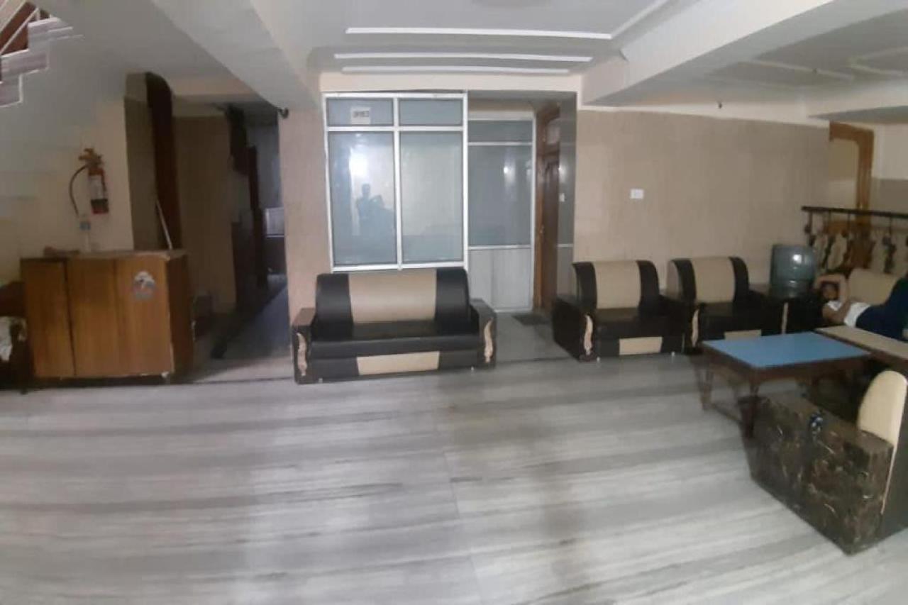 Oyo 81211 Hotel Janta カトラ エクステリア 写真